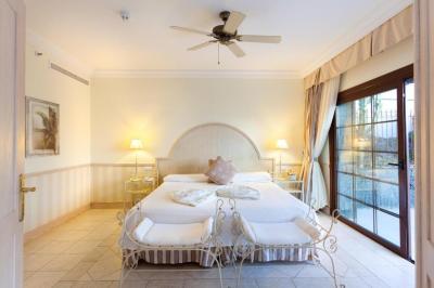 Suite Junior (2 adultos + 1 niño) 18 Suite Junior (2 adultos + 1 niño) 18