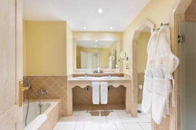 Suite de 2 dormitorios Gold Level Senior (4 adultos + 1 niño) 46 Suite de 2 dormitorios Gold Level Senior (4 adultos + 1 niño) 46