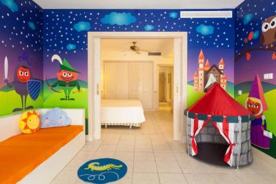 Suite Junior Temática (2 adultos + 1 niño) 53 Suite Junior Temática (2 adultos + 1 niño) 53