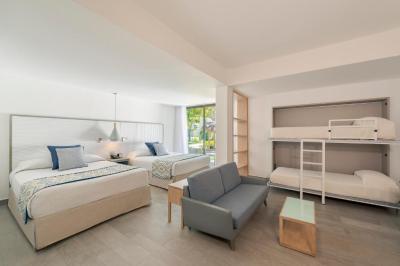 Privileged Family Deluxe Junior Suite ( 4 adults + 2 children) 4