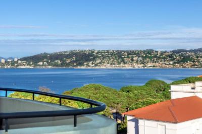 Chambre Double Sup&eacute;rieure avec Balcon&nbsp;-&nbsp;Vue sur Mer&nbsp;-&nbsp;&Eacute;tage &Eacute;lev&eacute; 2