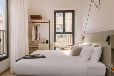 Quarto com Cama King-size - Acesso a Pessoas com Mobilidade Condicionada 3