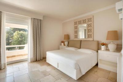 Deluxe Room 5