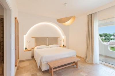 Deluxe Suite 9