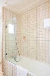 Classic Double Room with Viaduct View 5