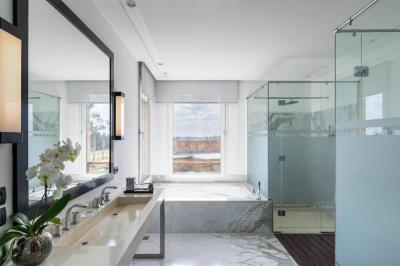Executive Suite One King 5