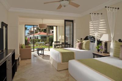 Junior Suite Garden View King 33