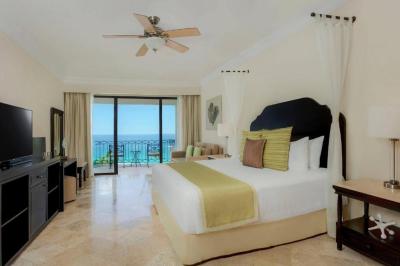 Preferred Club Junior Suite Ocean Front King 35