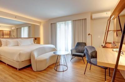 Habitaci&oacute;n Premium con cama extragrande 5