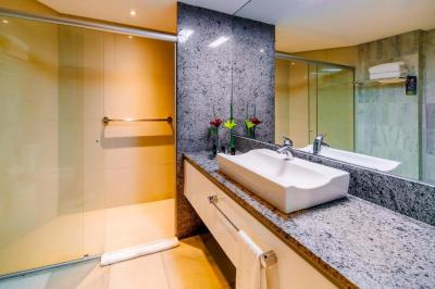 Luxury Double Room with City View 10