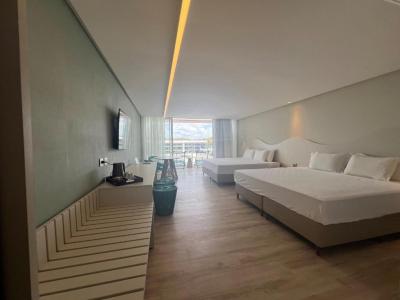 Deluxe Queen Room with Two Queen Beds 7
