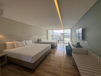 Deluxe King Suite 9