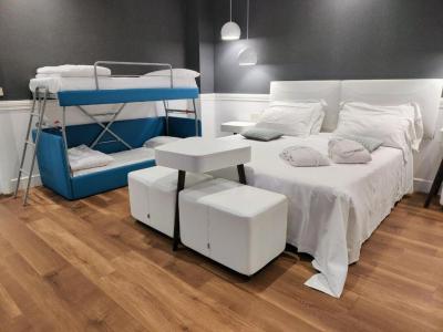 Quarto Qu&aacute;druplo Deluxe 12
