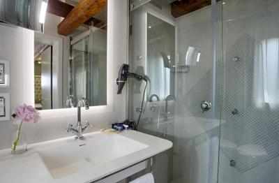 Habitaci&oacute;n Doble Deluxe con vistas al canal - 1 o 2 camas 6