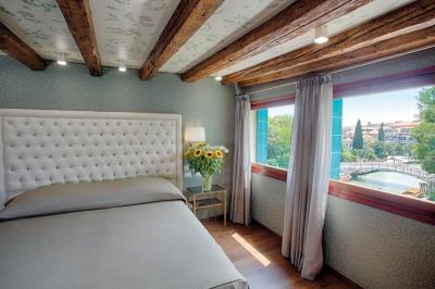 Habitaci&oacute;n Doble Deluxe con vistas al canal y desayuno completo - 1 o 2 camas 11