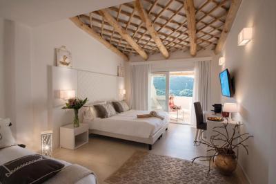 Deluxe Quadruple Junior Suite with Sea View 11