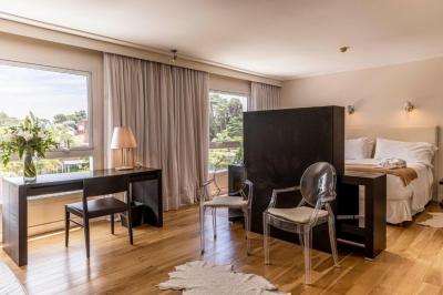 Deluxe Suite 2