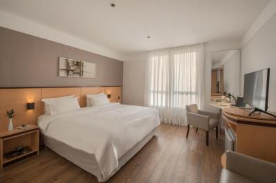 Standard Double - 1 King Bed 1