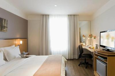Luxury Double - 1 King Bed 2