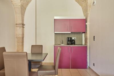 Junor Suite (2-4 Adults) 2