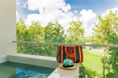 Beach Area Suite with Plunge Pool 6