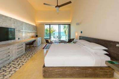 Studio with Plunge Pool and Ocean View 7