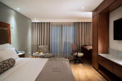 Zimmer mit Kingsize-Bett 1
