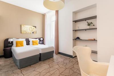 Studio twin beds 2