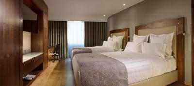 Deluxe Queen Room with Two Queen Beds 2