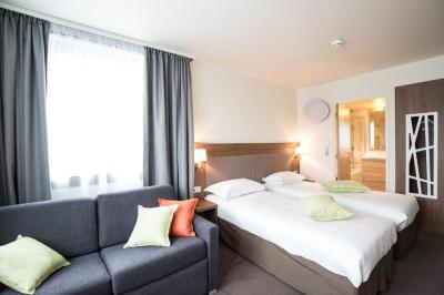 Quadruple Room with One Sofa Bed and One Double Bed 4