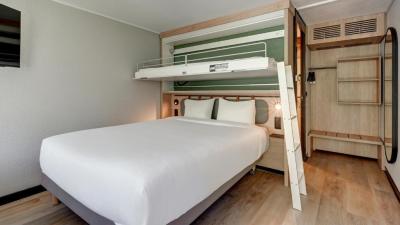 Standard Room - 1 Queen Bed 1 Bunk Bed 6