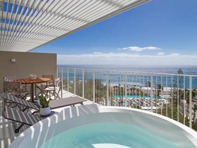 The Reserve Junior Suite Ocean Front with Terrace Bathtub 9