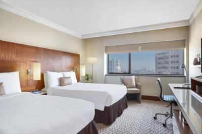 Doppelzimmer mit Stadtblick auf der Club-Ebene 6