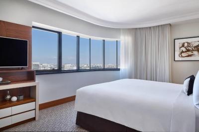 Junior Suite Vinoy mit 1 Kingsize-Bett und Stadtblick - Club-Etage 7