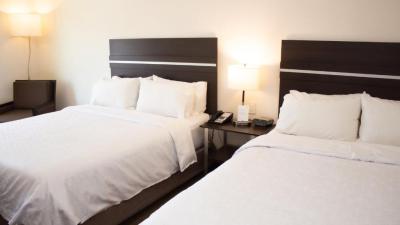 Habitaci&oacute;n Doble Est&aacute;ndar con 2 camas dobles 4