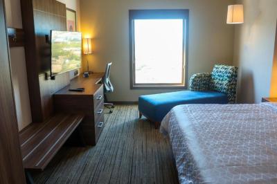 Habitaci&oacute;n Doble Est&aacute;ndar con vistas a la piscina - Cama doble grande 8