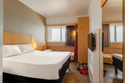 Standard room with One Double and One Single bed Ocean View 6