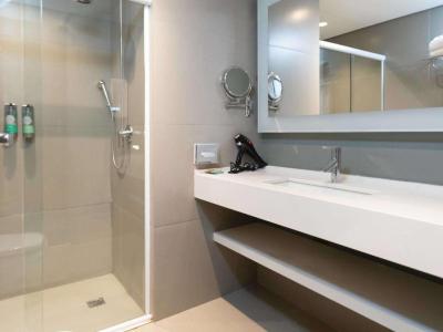 Executive Room with Queen Bed and Sofa 2