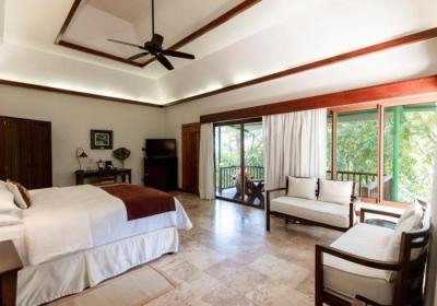 Lake Breeze Suite King 2