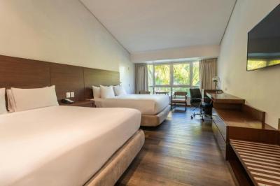 Quarto Queen com 2 Camas Queen e Vista Rio 8