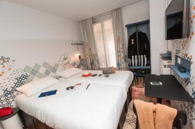 Two Rooms Side by Side 4