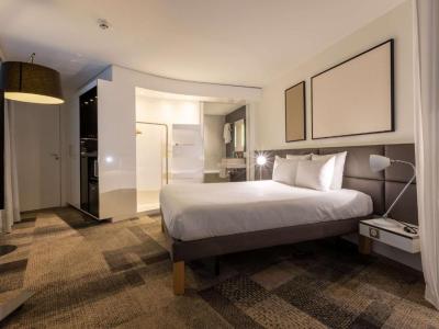 Superior Suite with Double Bed and Sofa Bed 2