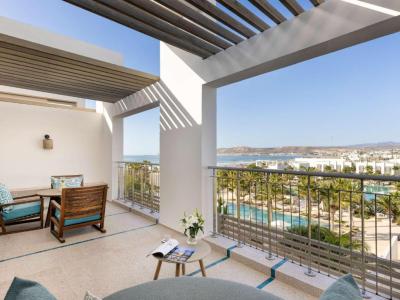 Junior King Suite with Terrace and Pool & Sea View 5