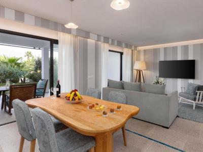 Suite Prestige con terraza y vistas al jard&iacute;n - Cama extragrande 8