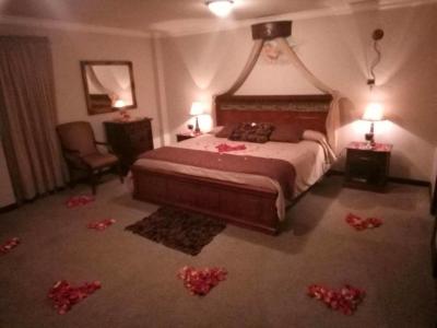 Deluxe Suite with Spa Bath 6