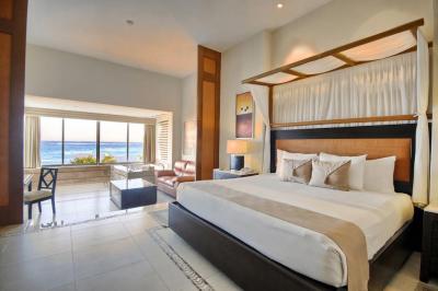 Luxury Suite with Partial Ocean View and Hot Tub 2