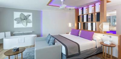 ROYAL SERVICE JUNIOR SUITE 8