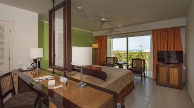 STANDARD ROOM WITH SEA VIEWS. HIGH FLOOR 7 STANDARD ROOM WITH SEA VIEWS. HIGH FLOOR 7