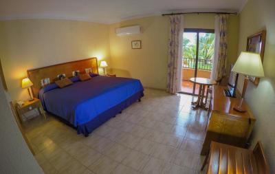 Standard Room (2 Adults+ 1 Child) 2