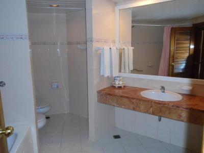 Suite (2 Adults + 1 Child) 9